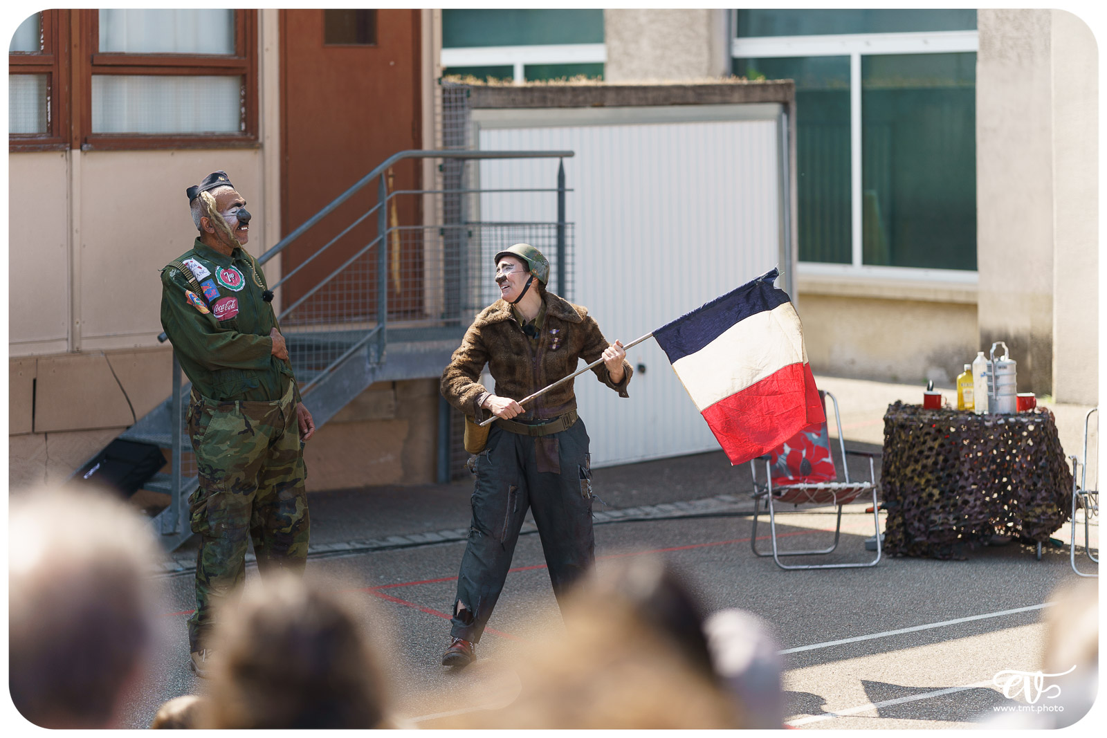 EN ATTENDANT LE 3ÈME TYPE (THÉÂTRE DE CANIVEAU)